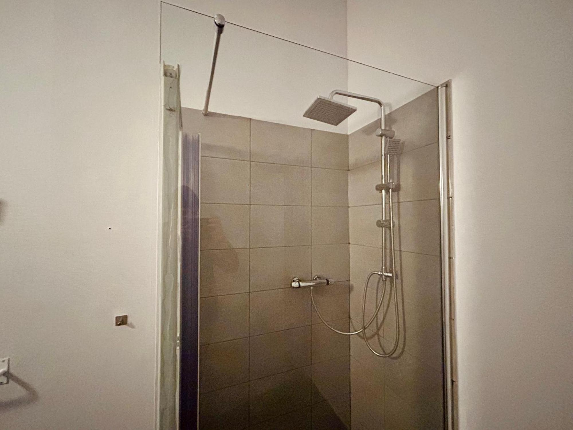 European District Hostel بروكسل المظهر الخارجي الصورة