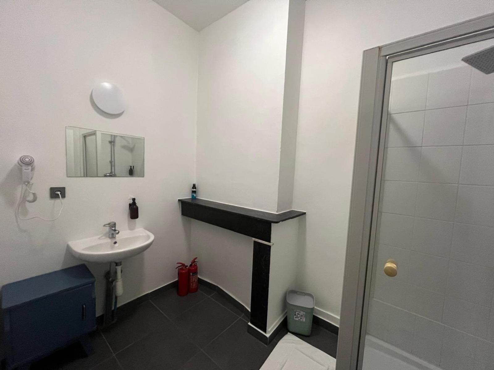 European District Hostel بروكسل المظهر الخارجي الصورة